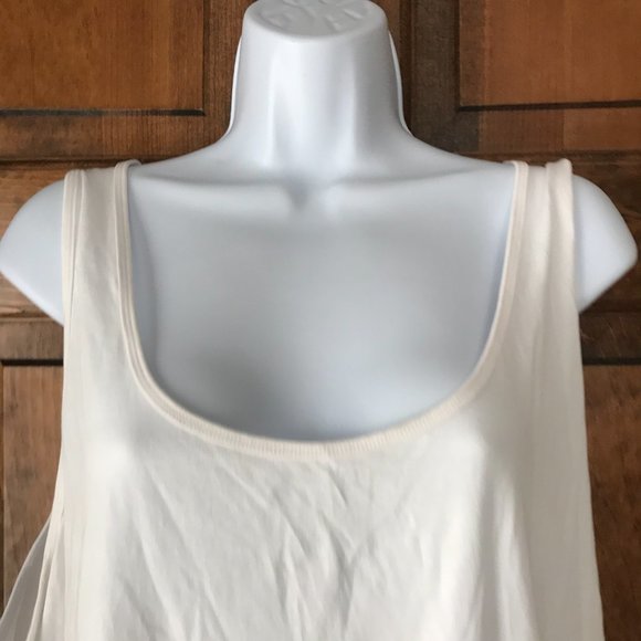 H&M White Scoop Neck Tank Size 4X - Picture 2 of 9